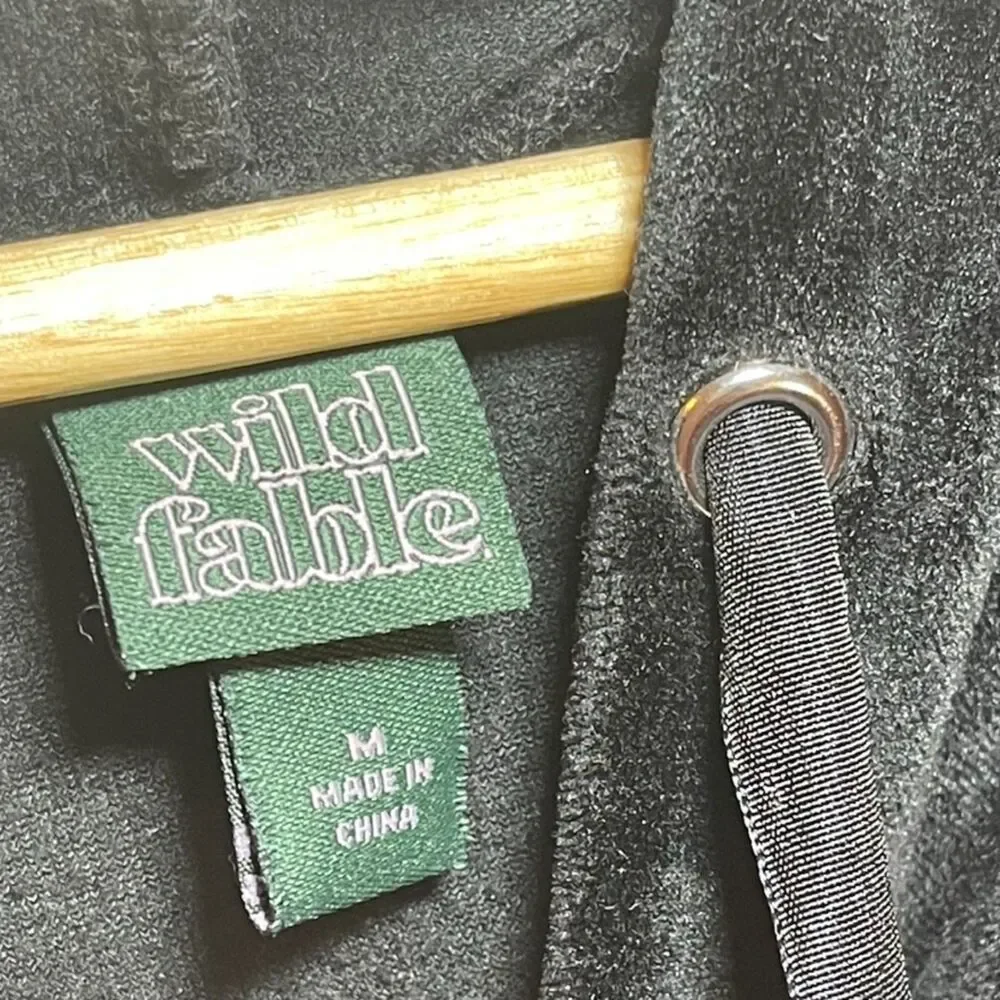 Wild Fable | Black Cropped Velvet Sweatshirt | Medium - Picture 5 of 6